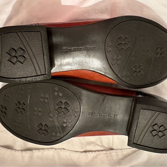 Naturalizer brown on brown wingtip style pump - Picture 7 of 7